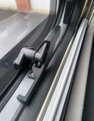Seguro ventana caravana