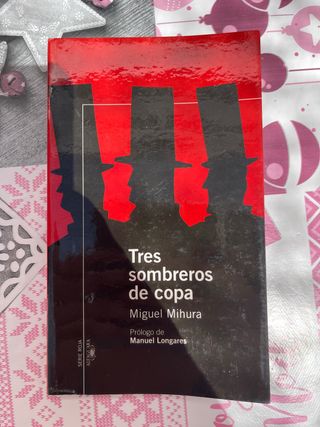 TRES SOMBREROS DE COPA
