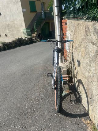 Bicicletta elettrica Cube React