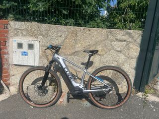 Bicicletta elettrica Cube React