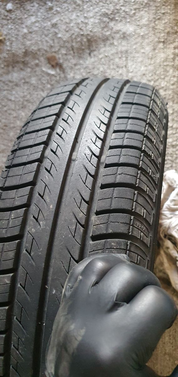 Pneumatico Continental 165/65/15 82T