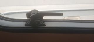 Seguro ventana caravana