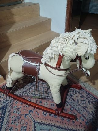 Caballito mecedora infantil