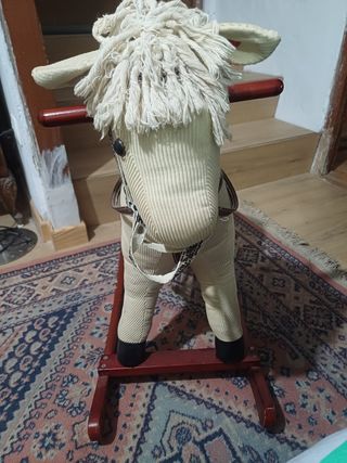 Caballito mecedora infantil