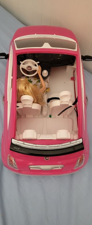 Barbie e Fiat 500 rosa