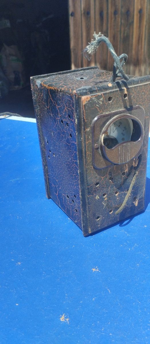 Voltímetro antiguo
