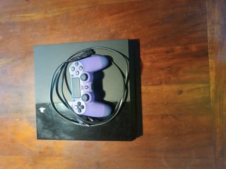 PS4 (PlayStation 4) - consola negra + mando morado