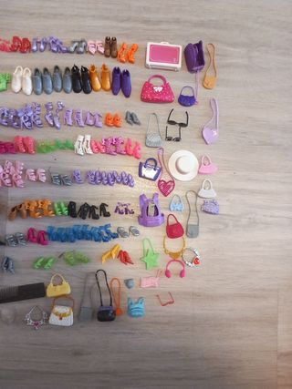 Zapatos,bolsos, gafas, gorros, complementos Barbie