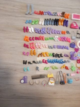 Zapatos,bolsos, gafas, gorros, complementos Barbie
