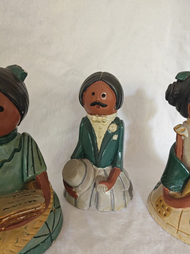 Conjunto de 3 figuras artesanales de arcilla