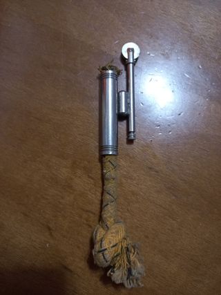Mechero antiguo de cuerda