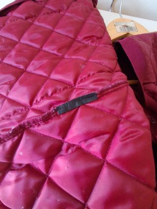 Chaqueta Purificación García granate