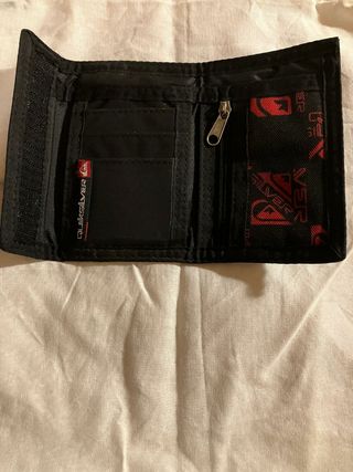 Cartera Quicksilver negra y roja