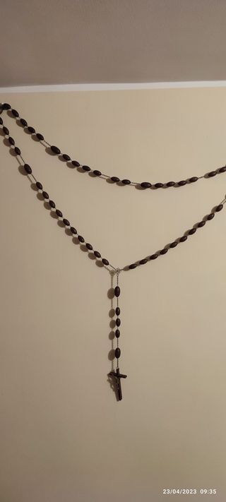 Rosario vintage in legno scuro