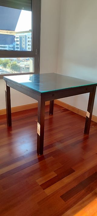 Mesa comedor cuadrada de madera