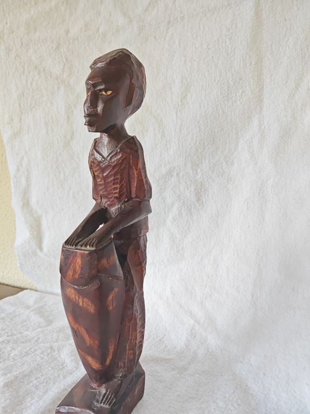 Figura tallada madera africana