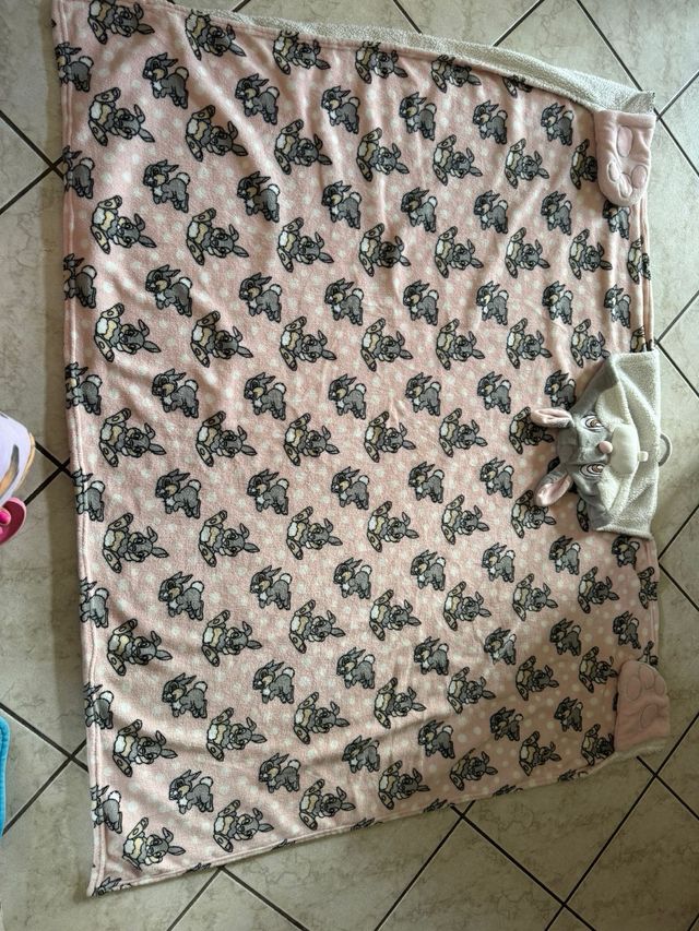 Coperta pile con cappuccio coniglio. 140 per 120