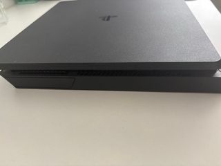 PS4 Slim 500GB - PlayStation 4