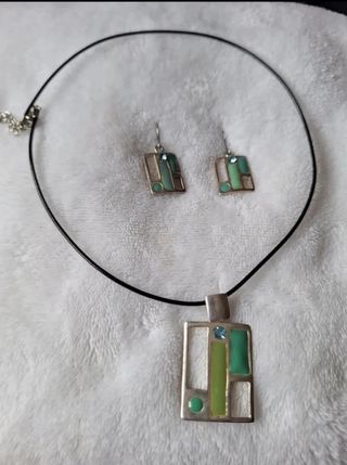 Conjunto collar y pendientes azul turquesa