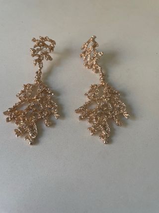 Pendientes dorados forma coral