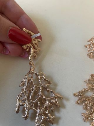 Pendientes dorados forma coral
