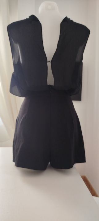 Mono negro elegante
