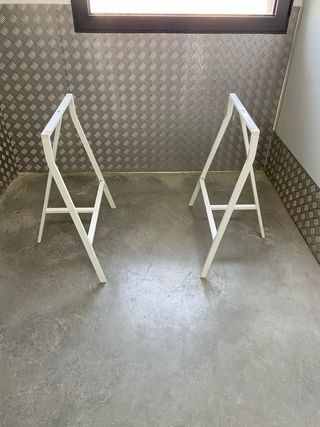 Caballetes Lerberg de Ikea metal blancos