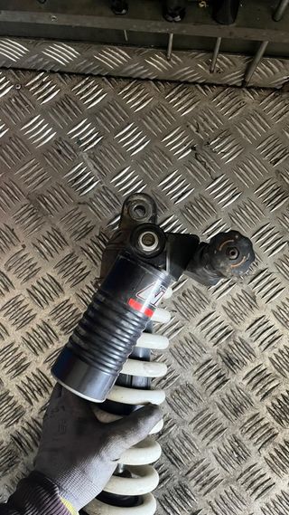 Basculante y monoamortiguador KTM950 adventure