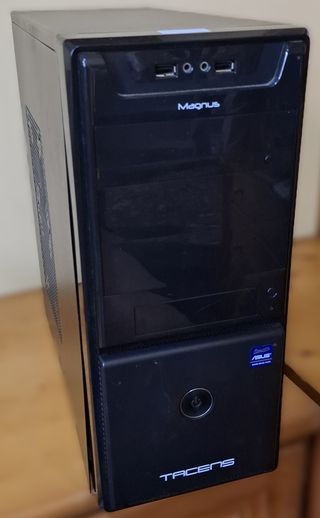 Ordenador sobremesa negro