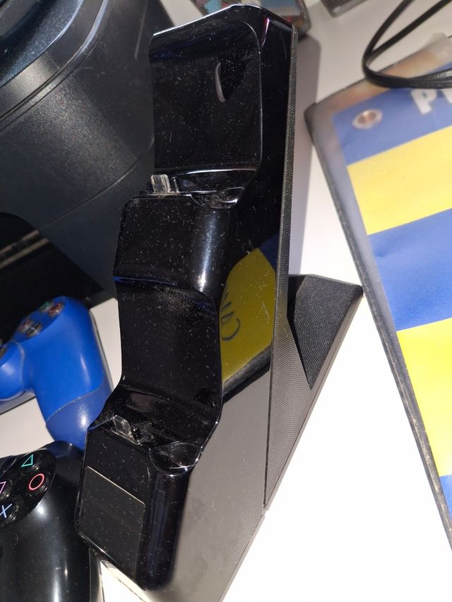 PS4 (PlayStation 4) negra