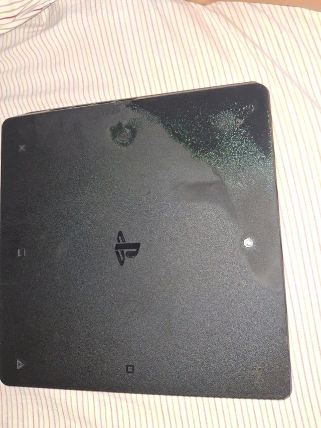 PS4 (PlayStation 4) negra