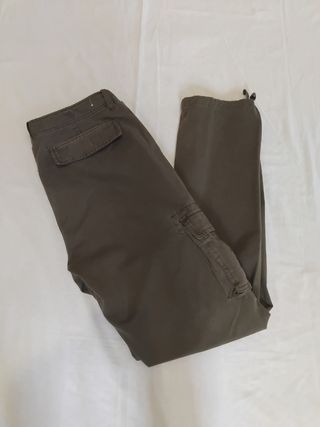 Pantaloni cargo verde oliva