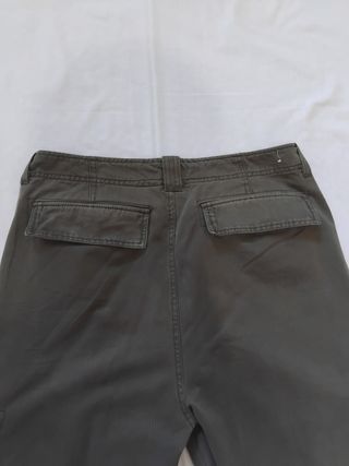 Pantaloni cargo verde oliva