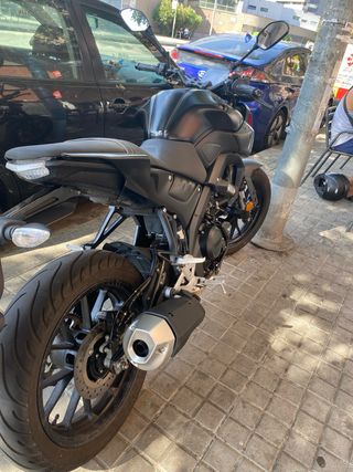 Yamaha MT-125 negra mate
