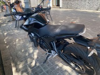Yamaha MT-125 negra mate