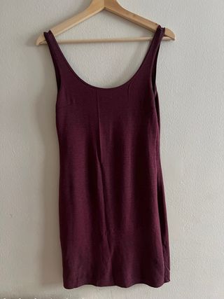 Vestido morado sin mangas