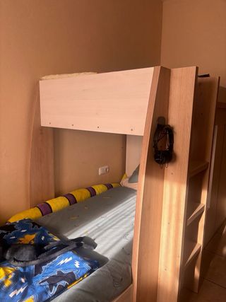 Litera infantil con armario
