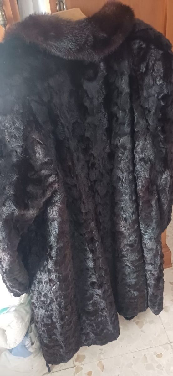 Abrigo piel colas de chinchilla negro autentico.