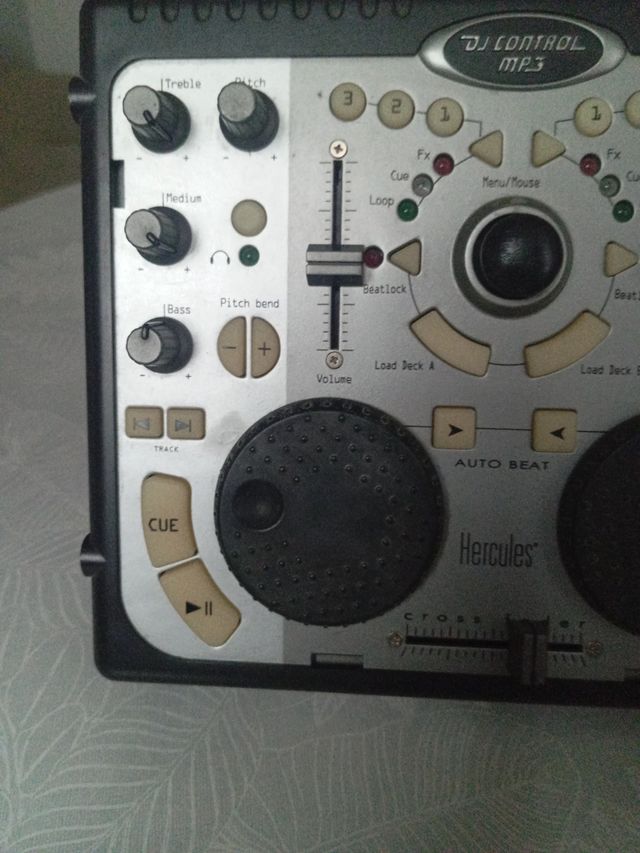 Mesa mezclas DJ Hercules DJ Control MP3