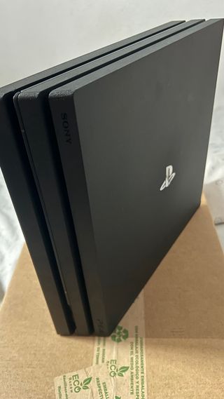 PS4 Slim 1TB + 2 juegos + 2 mandos