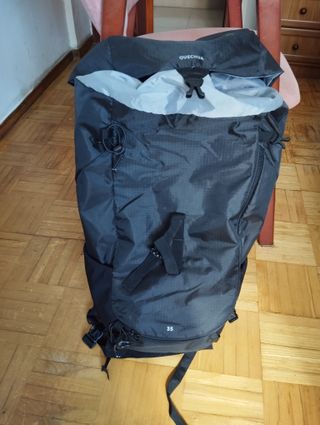 Mochila Quechua 35L senderismo
