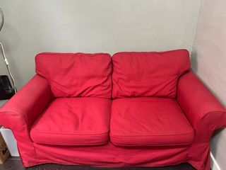 Sofá Ikea Ektorp rojo - 2 plazas