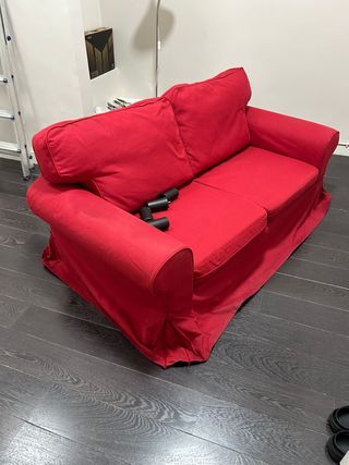 Sofá Ikea Ektorp rojo - 2 plazas
