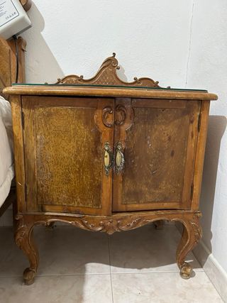 Mesita noche clásica madera