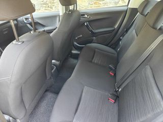 Peugeot 208 2016