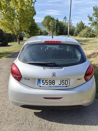 Peugeot 208 2016