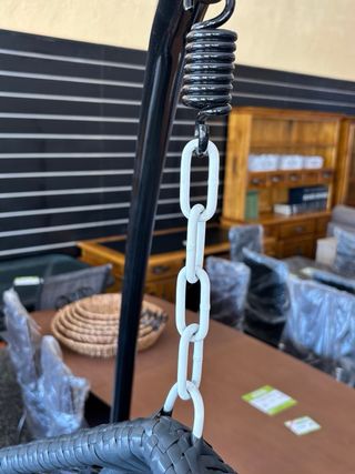 Columpio colgante de mimbre negro