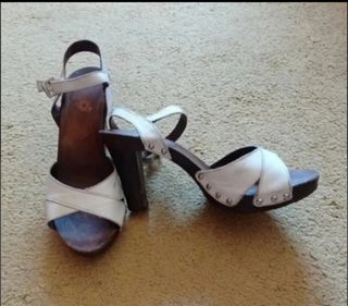 Sandalias piel blancas