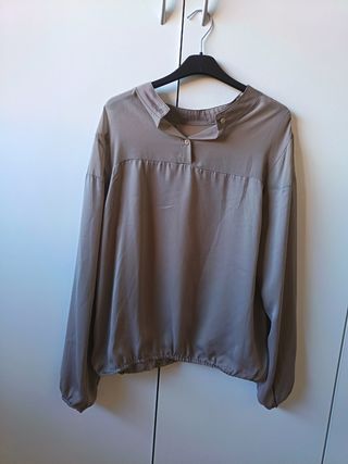 Blusa elegante color grigio