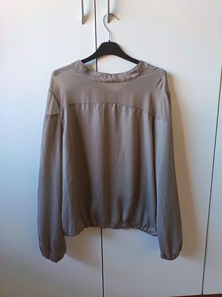 Blusa elegante color grigio
